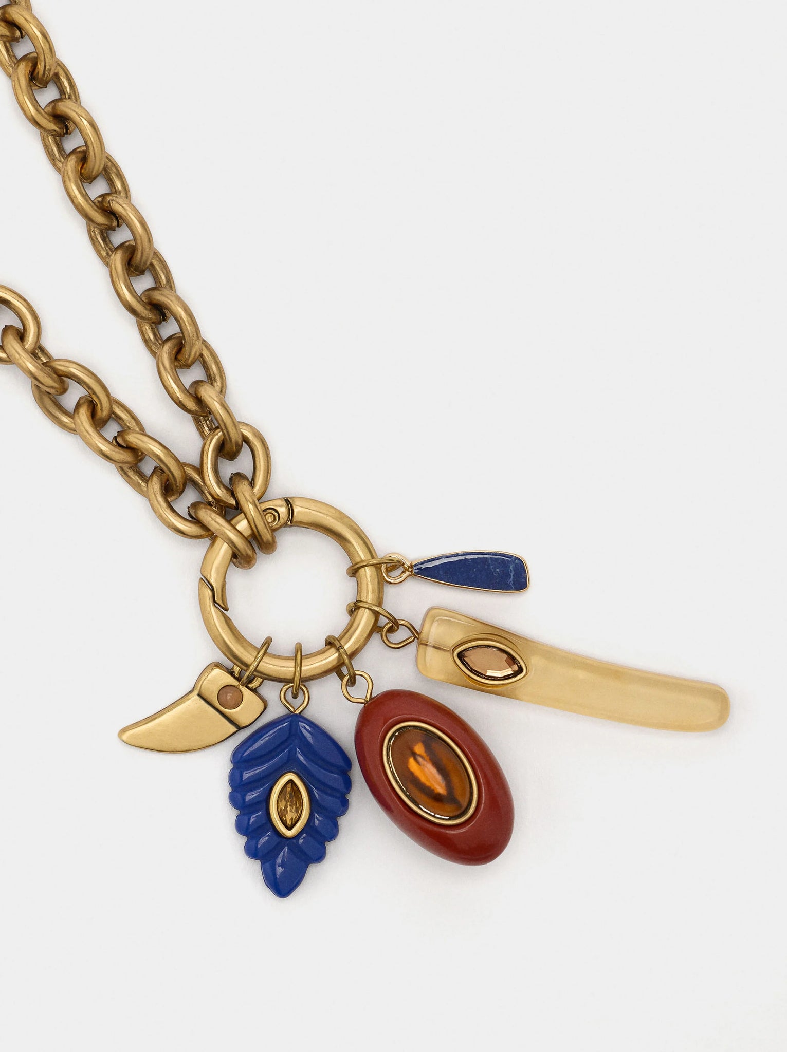 Collar de eslabones colgante de piedras y resina