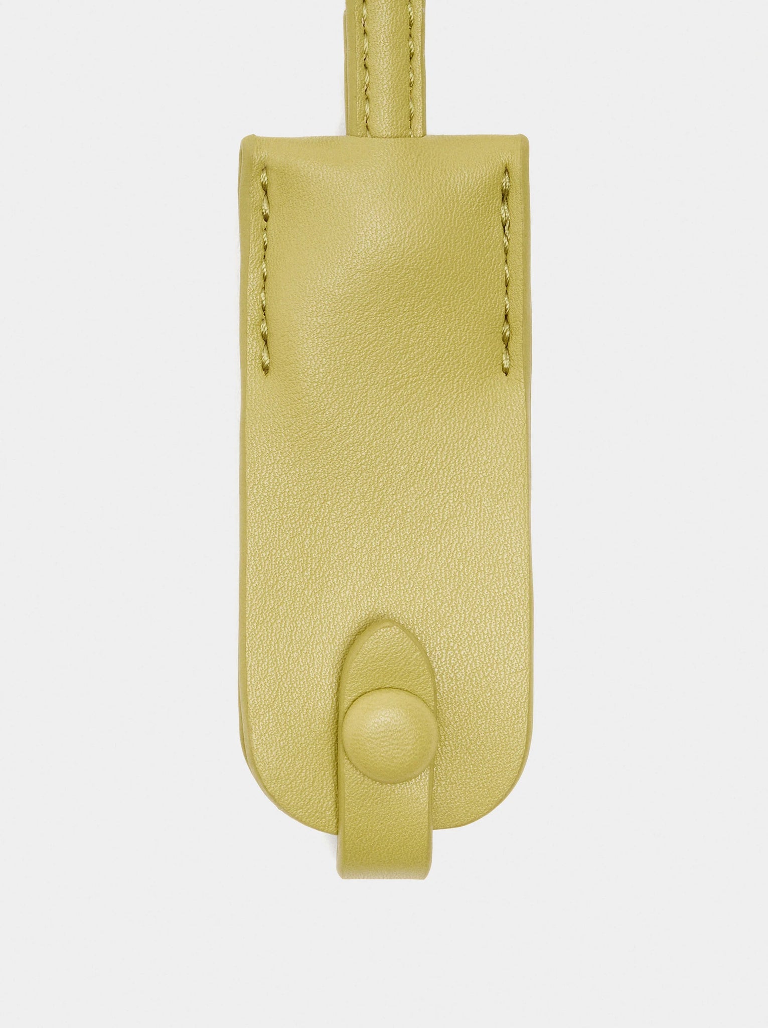 Bolso shopper con cinturón y colgante