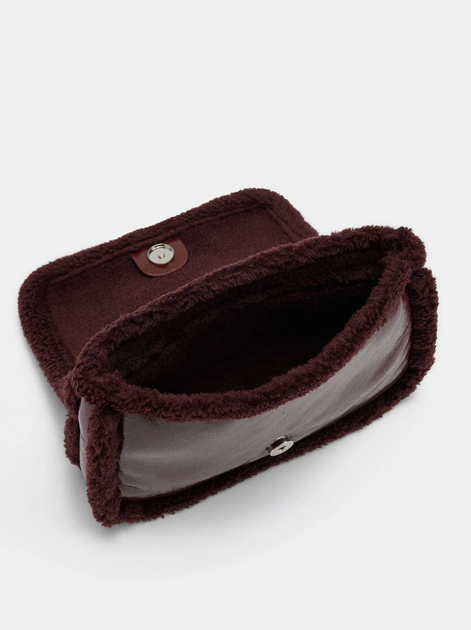 Bolso de hombro con bordes efecto pelo