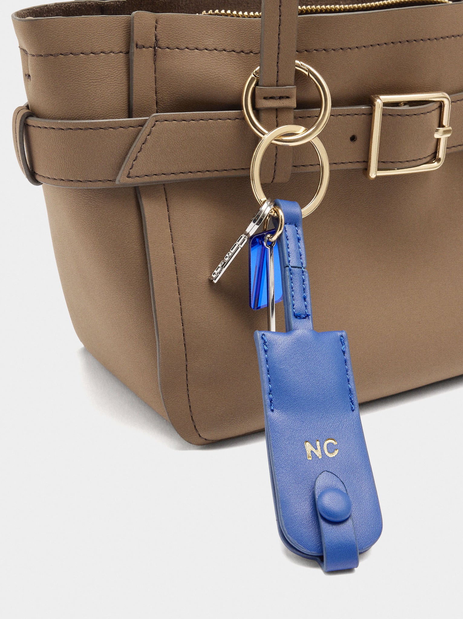 Bolso tote con cinturón y colgante