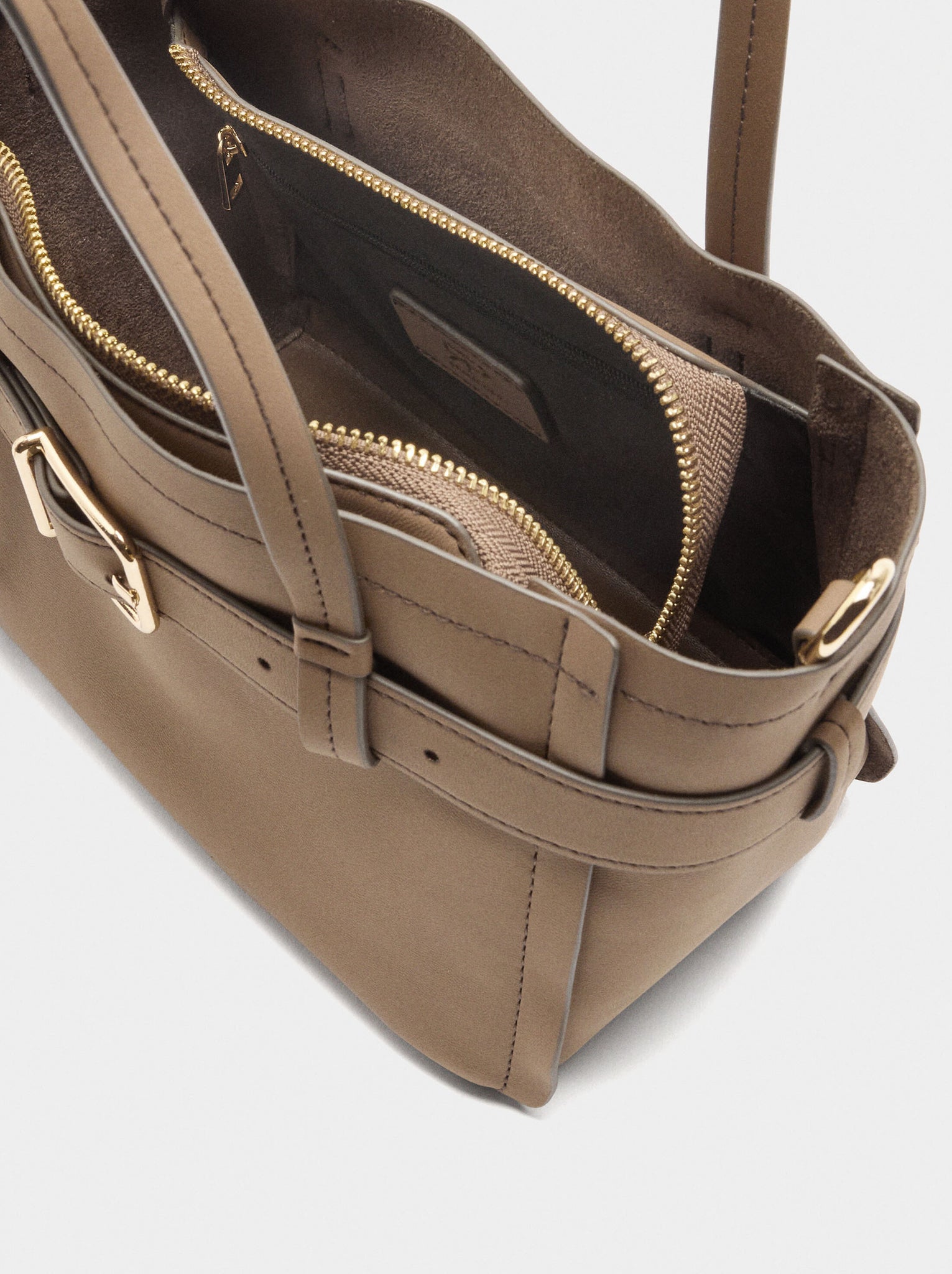 Bolso tote con cinturón y colgante