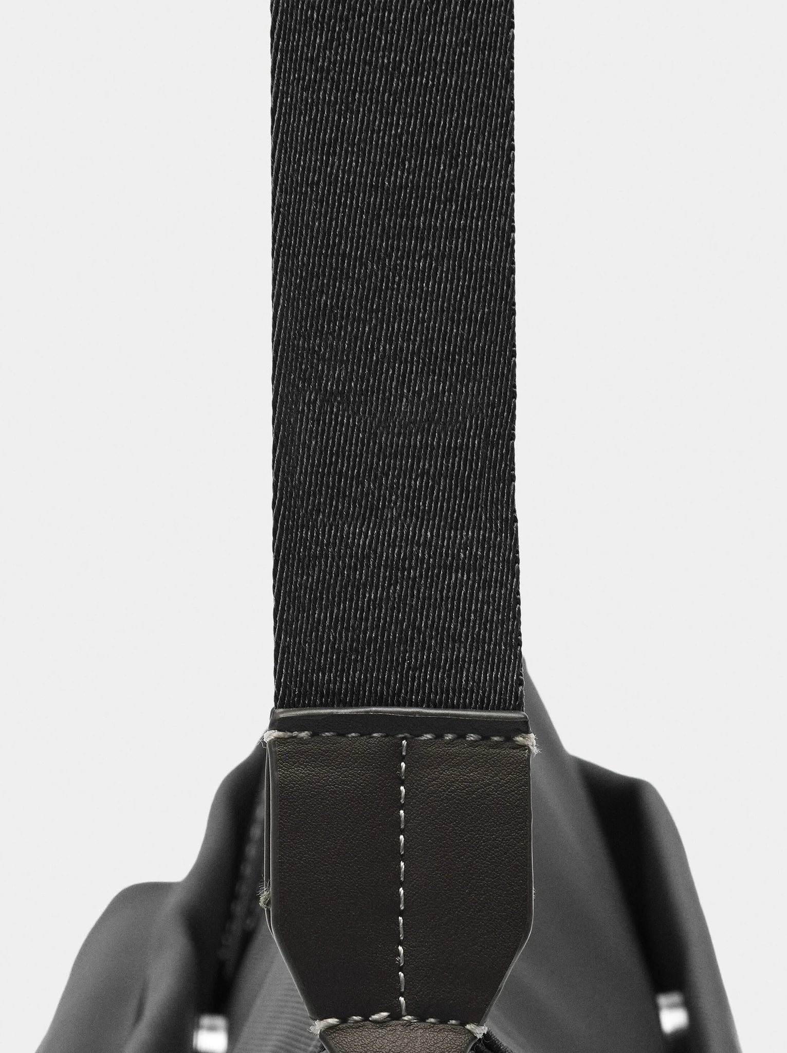 Bolso bandolera efecto nylon