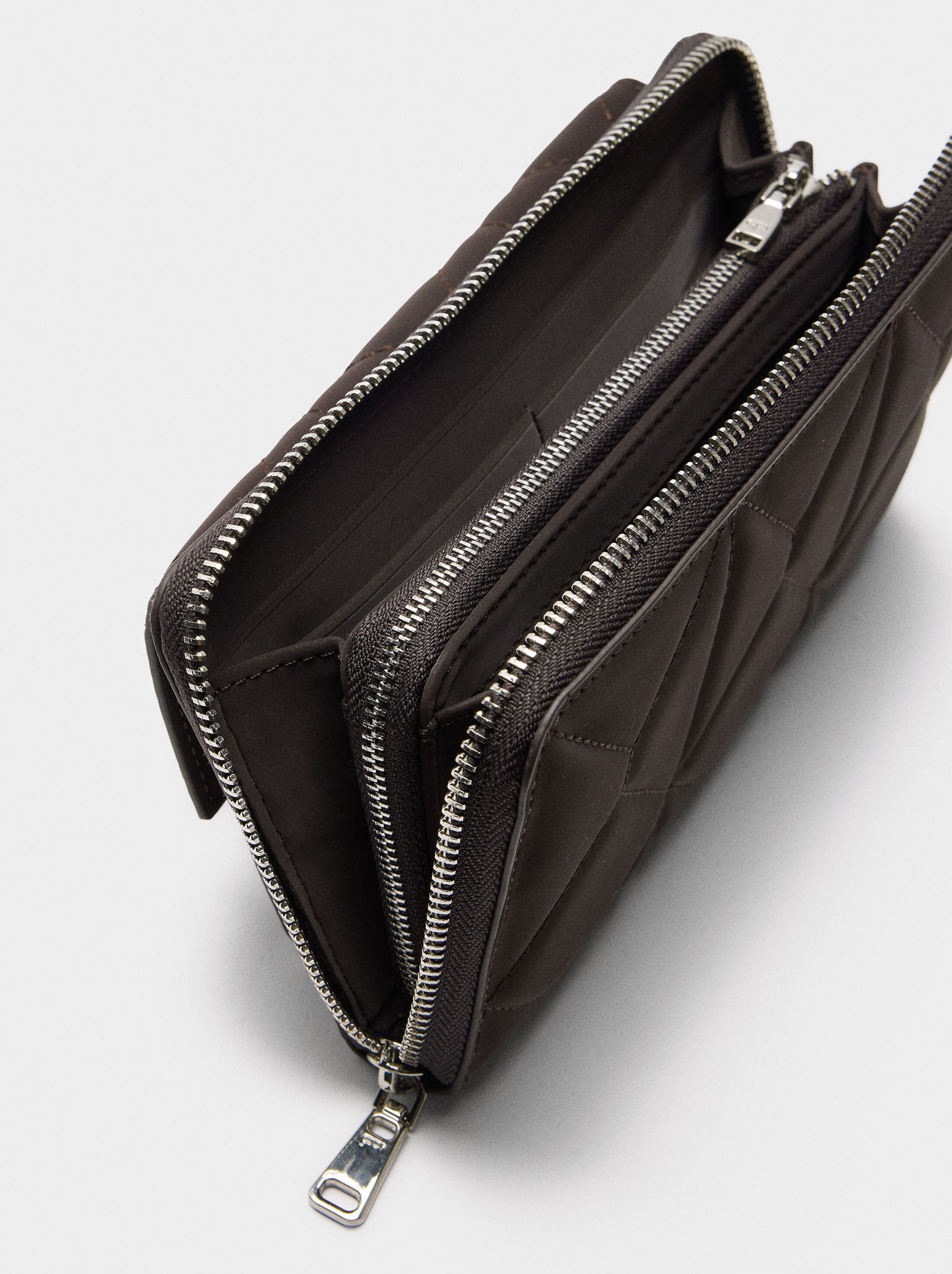 Cartera acolchoada con textura suave