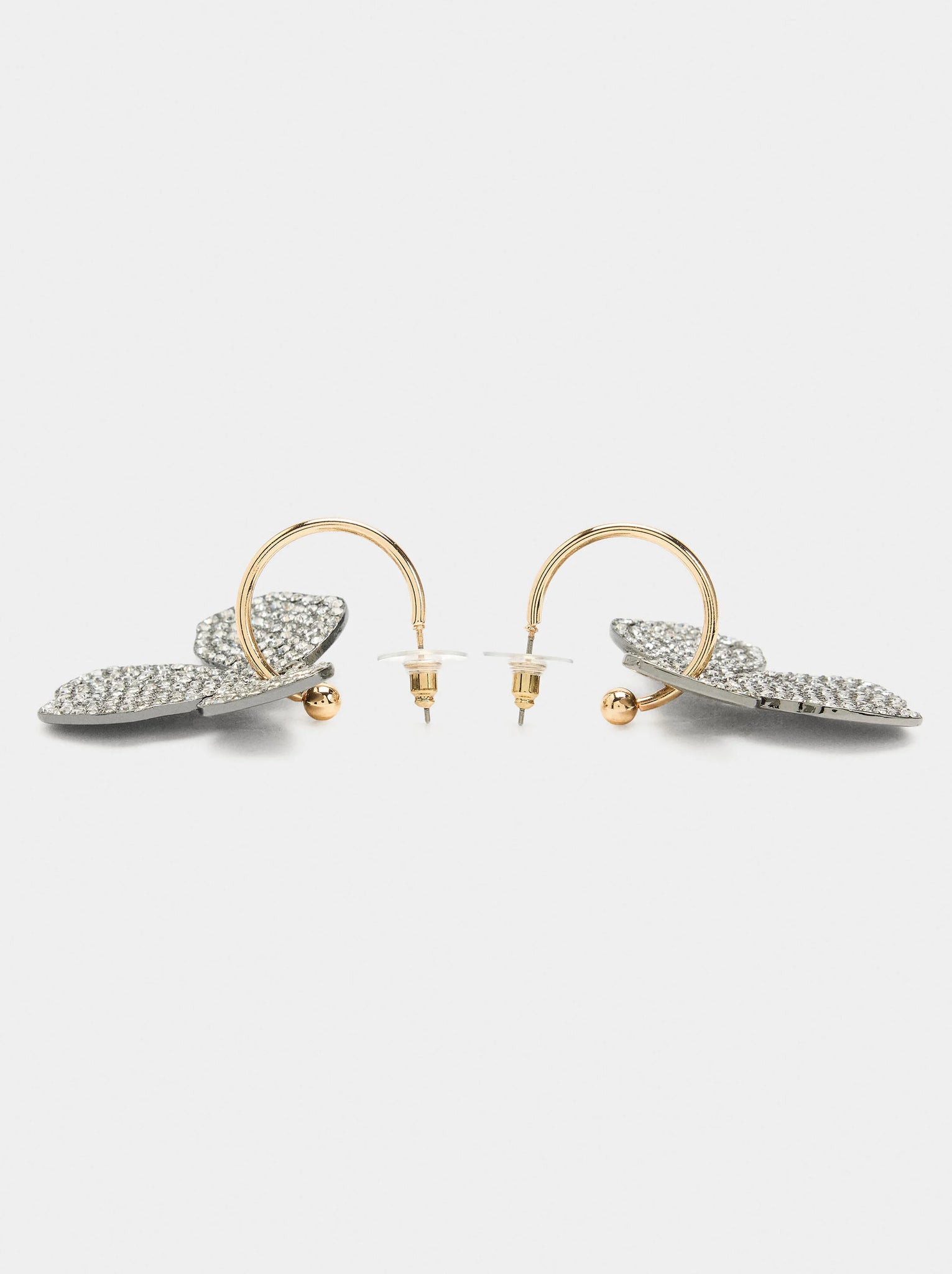 Aros abiertos colgantes de flor con cristales